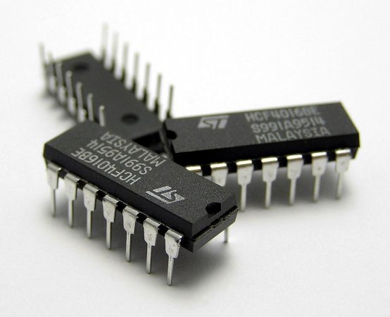 IC DIP (Dual In-line Packages)