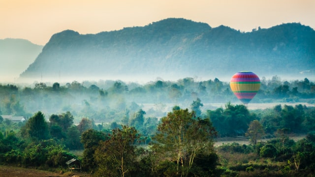 Negara di Sebelah Timur Laos